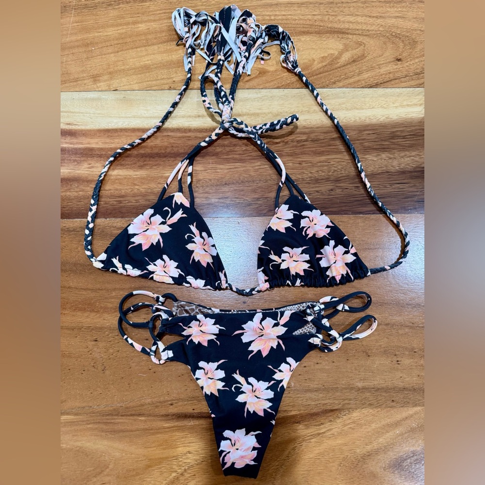 Acacia Swimwear Black Vintage Aloha Bikini. Top M, bottom L